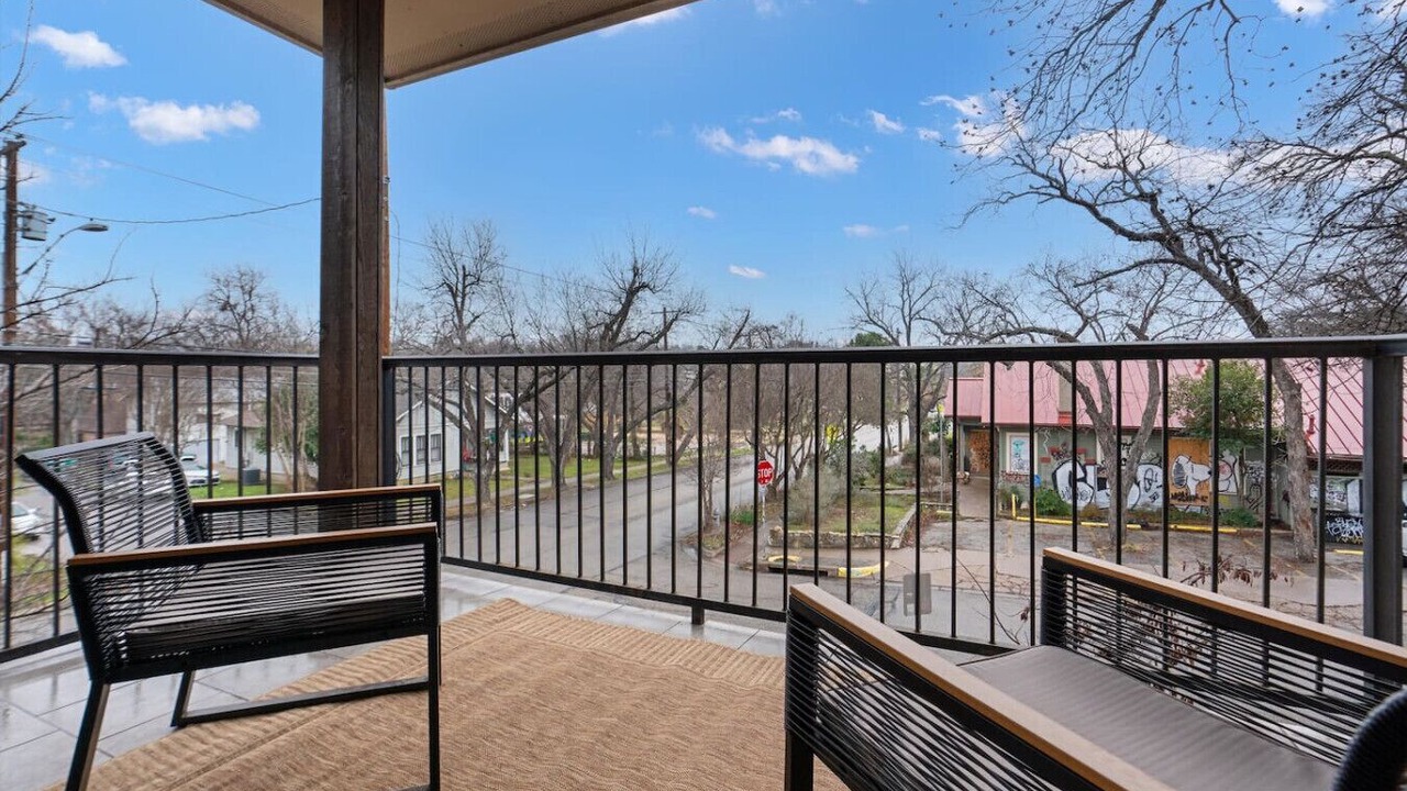 Photo of Patio Balcony in North University