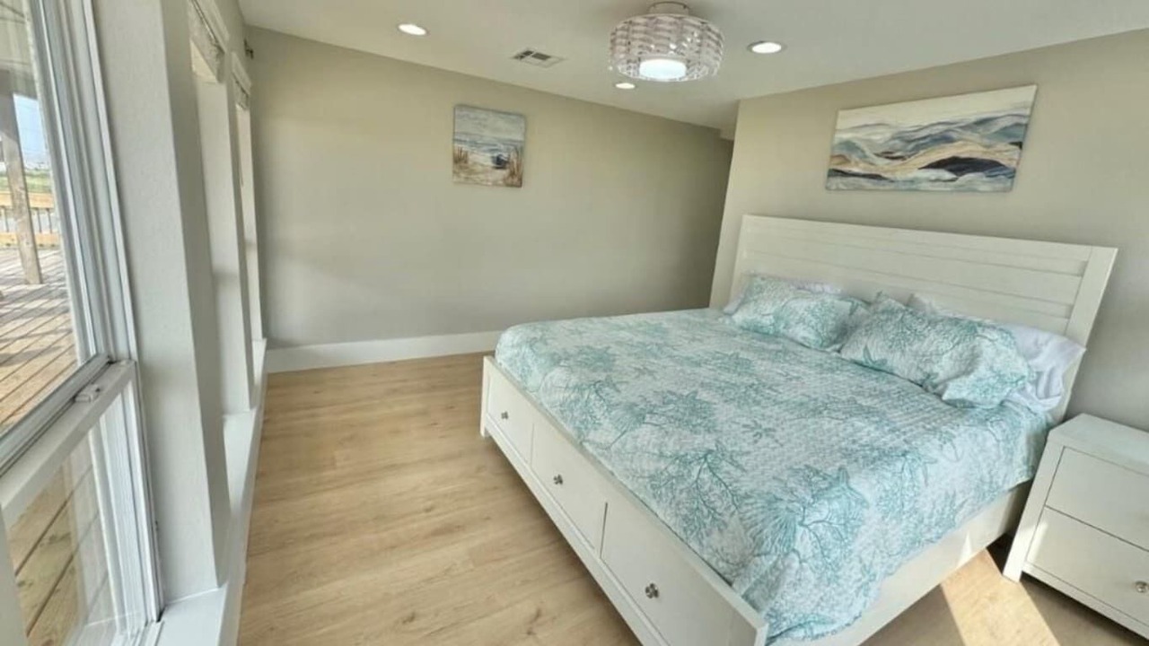 Photo of Bedroom in Lakeview  Jefferson County