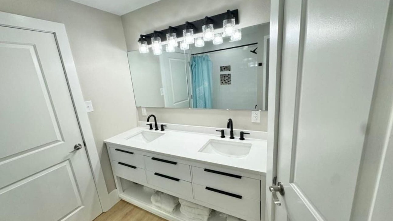 Photo of Bathroom in Lakeview  Jefferson County