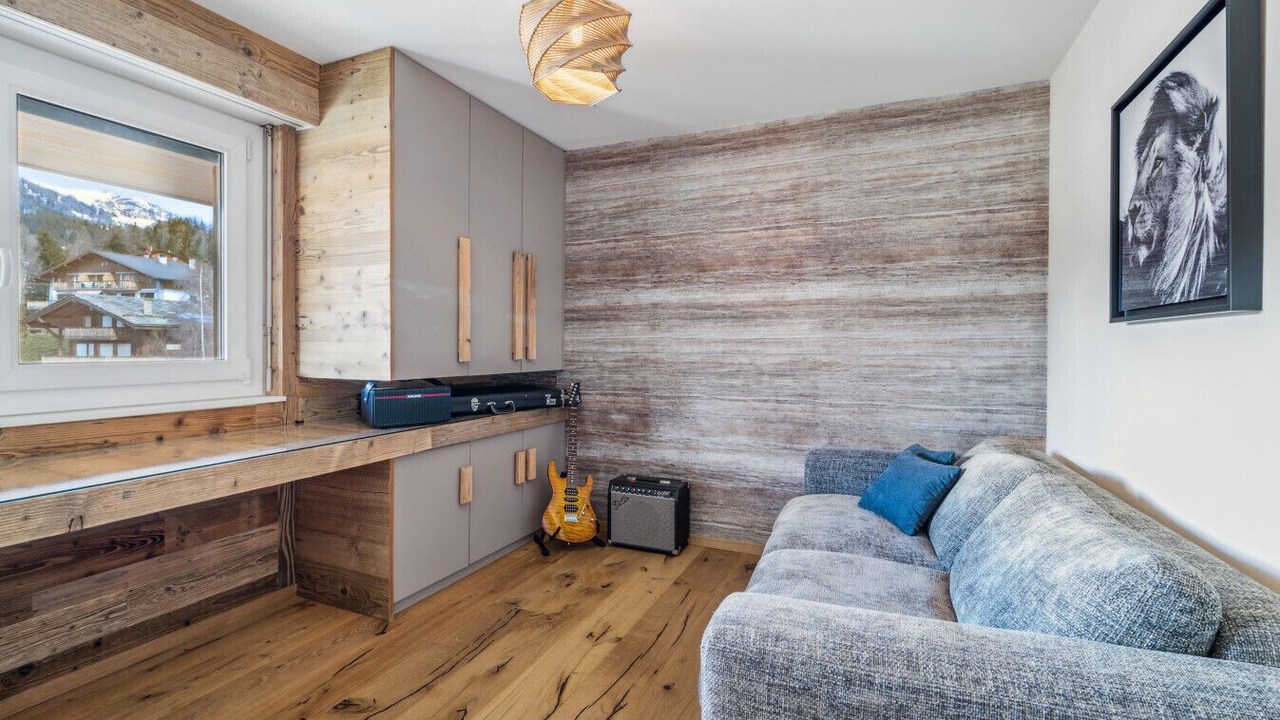 Photo of Bedroom in Lens