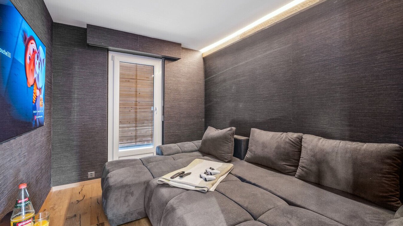 Photo of Bedroom in Lens