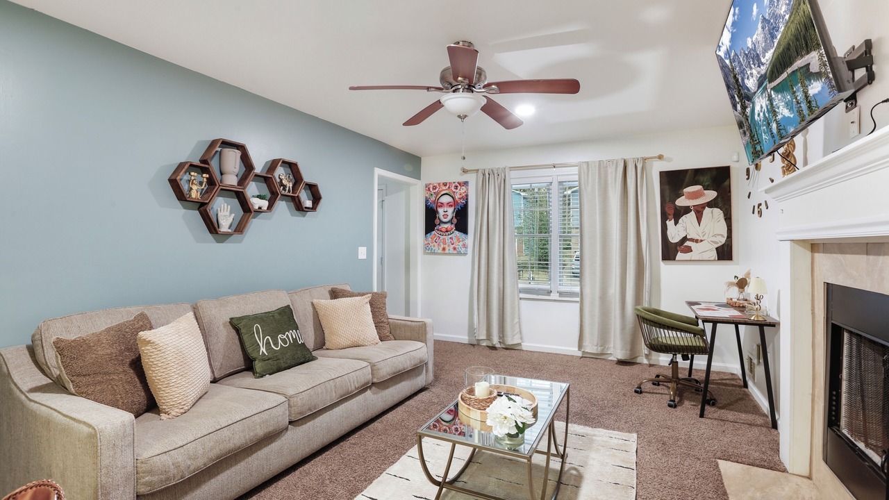 Photo of Livingroom in Stone Mountain