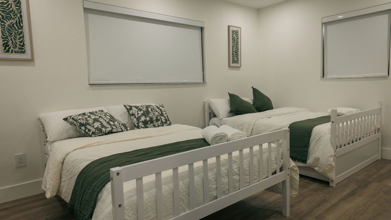 Photo of Bedroom in Ludlam
