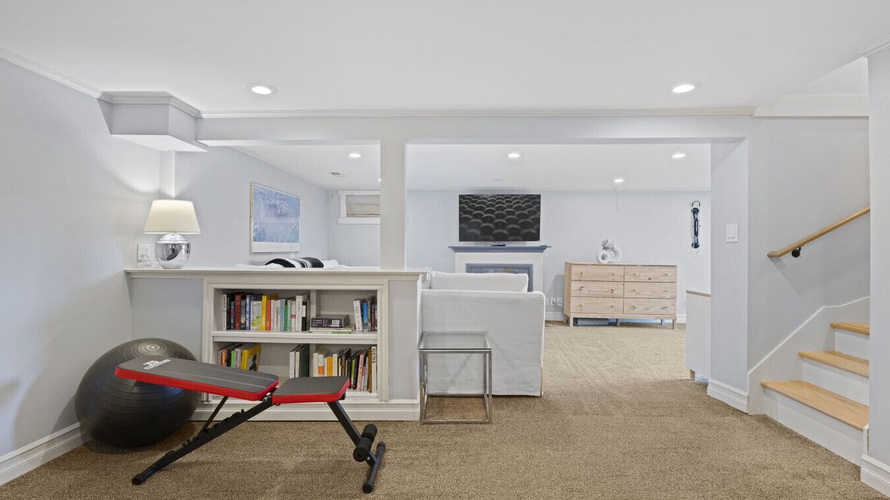 Photo of Livingroom in Loyal Heights