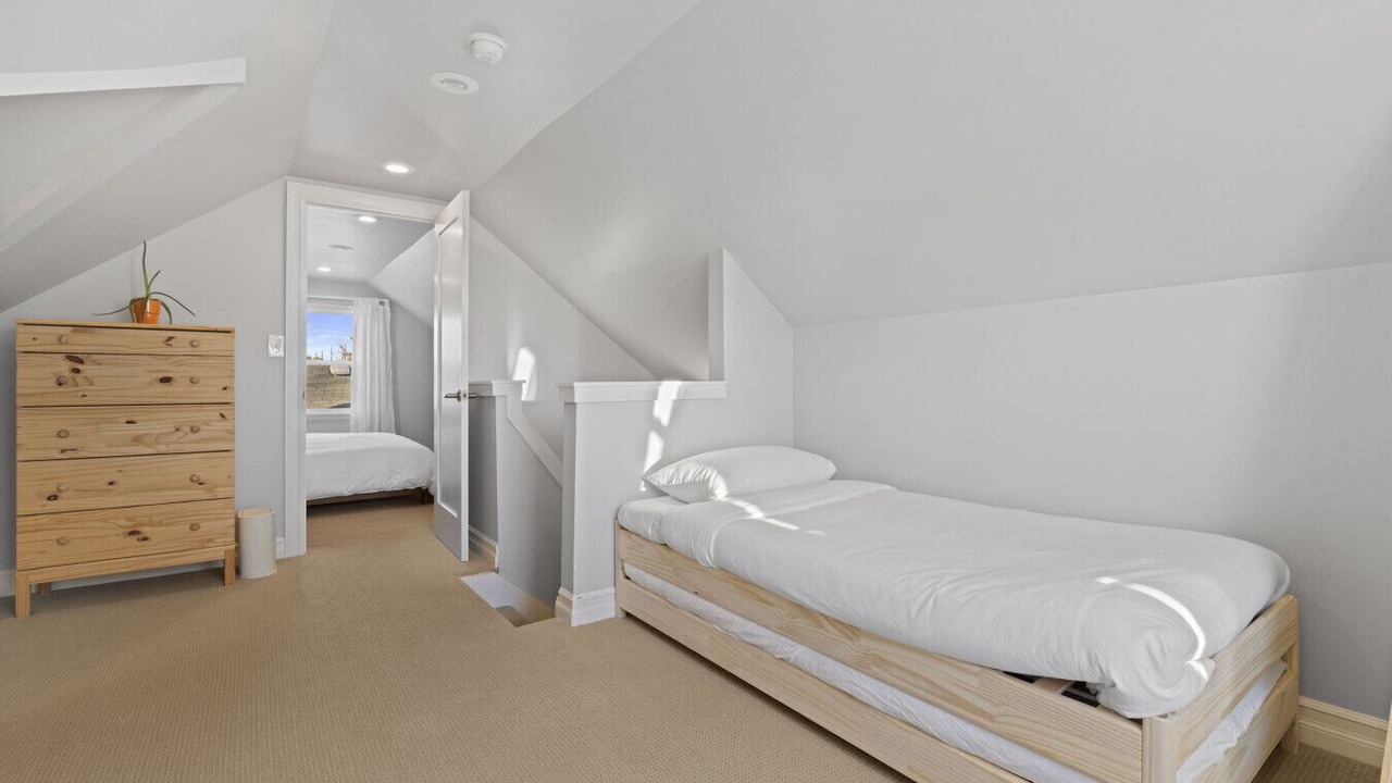 Photo of Others in Loyal Heights