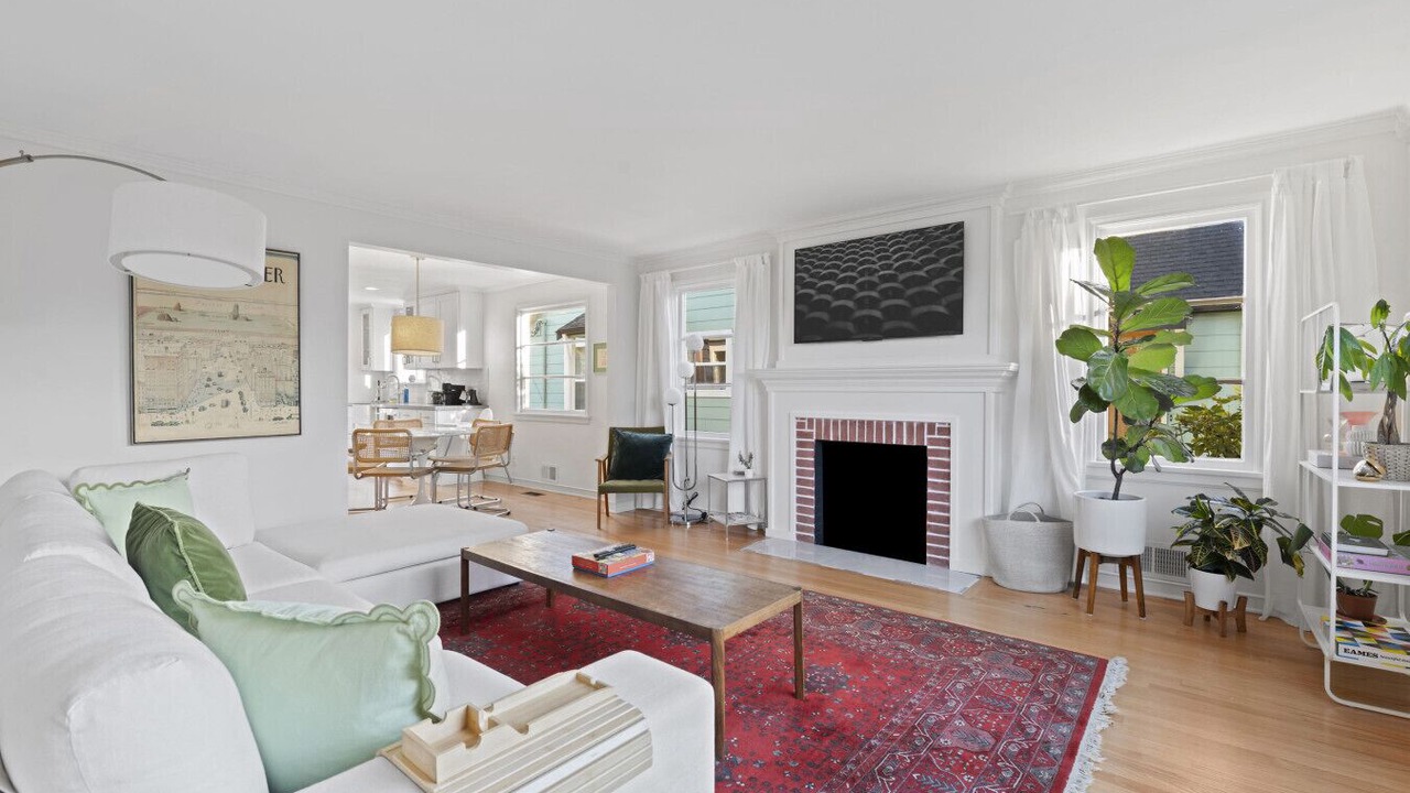 Photo of Livingroom in Loyal Heights