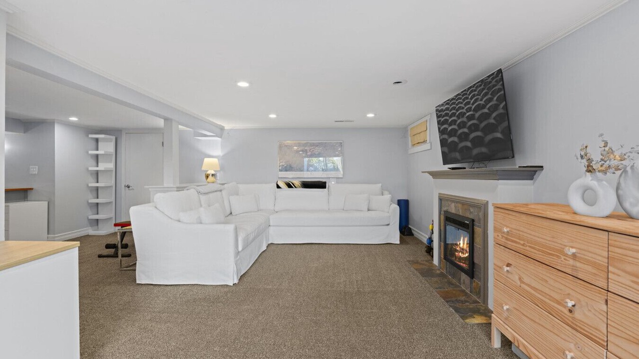 Photo of Livingroom in Loyal Heights