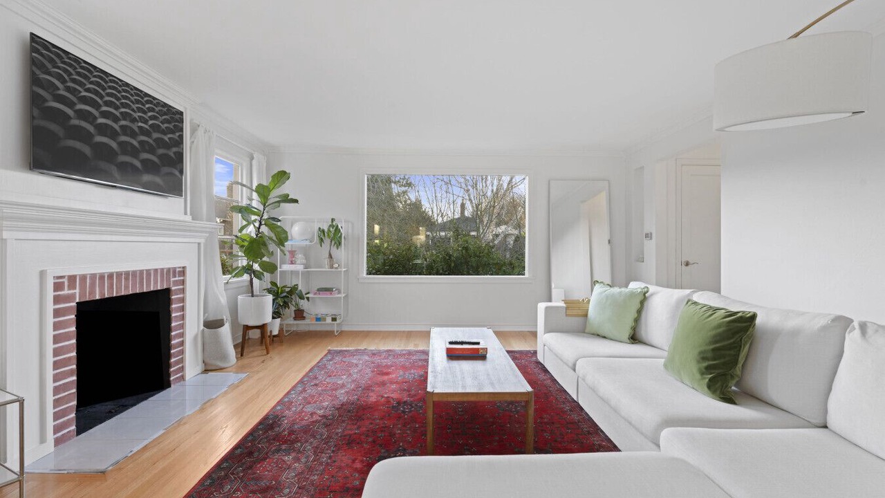 Photo of Livingroom in Loyal Heights