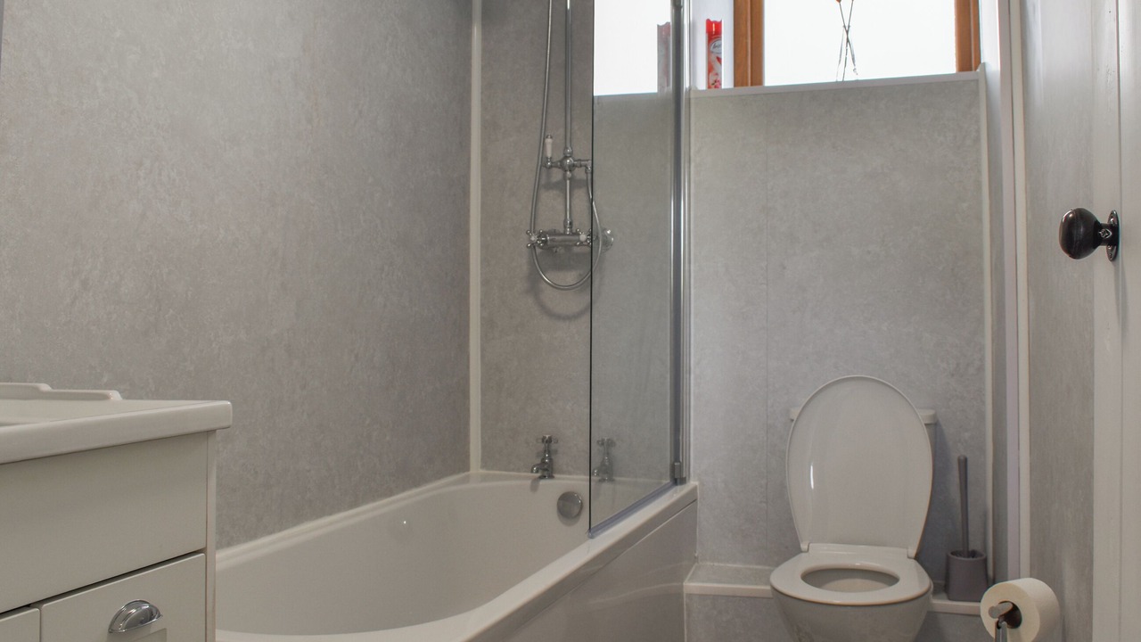 Photo of Bathroom in Llangain