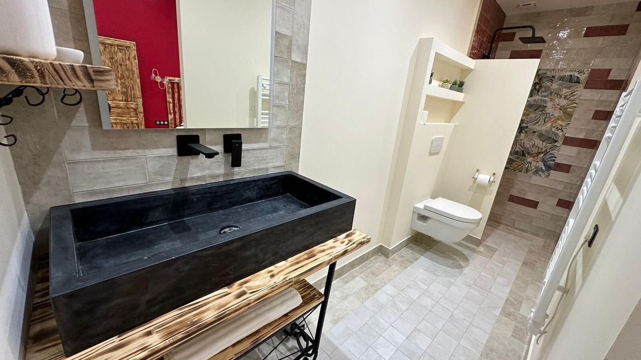 Photo of Bathroom in Arles