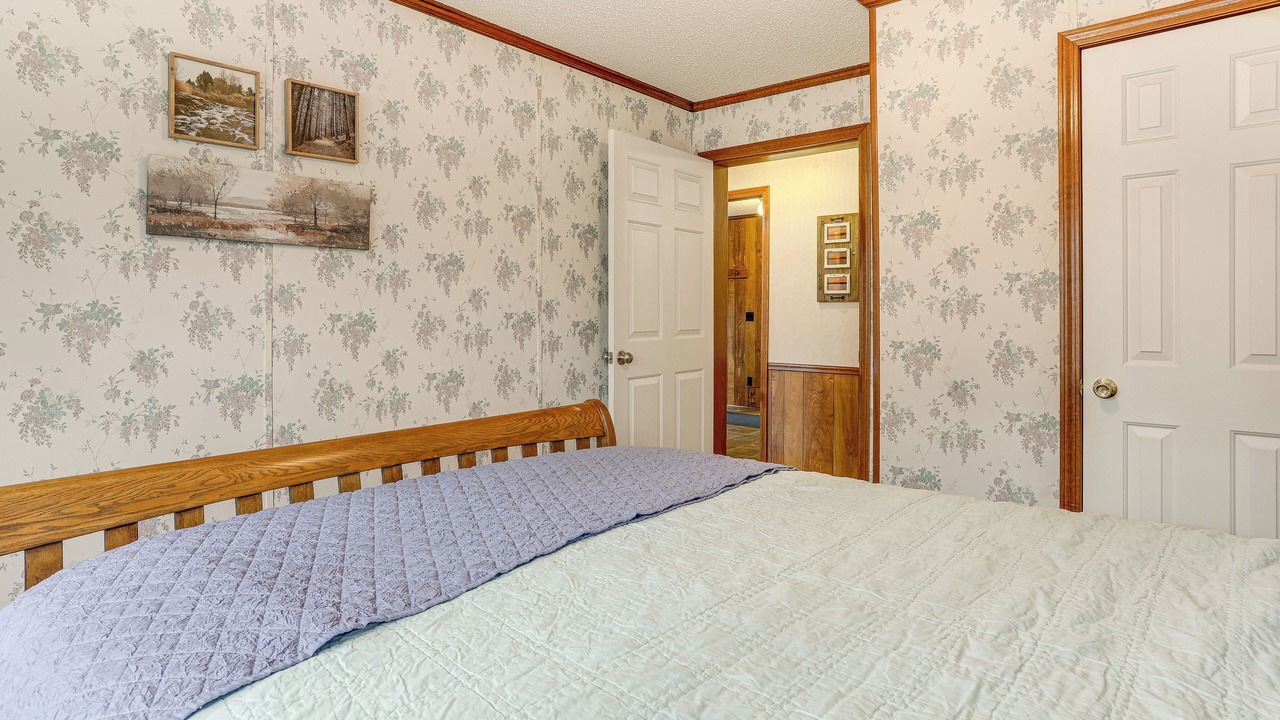 Photo of Bedroom in Higden