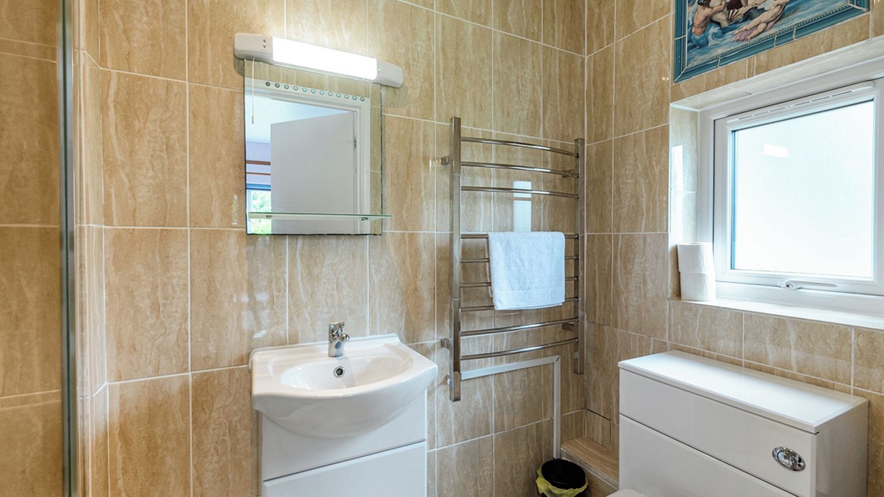 Photo of Bathroom in Beaworthy