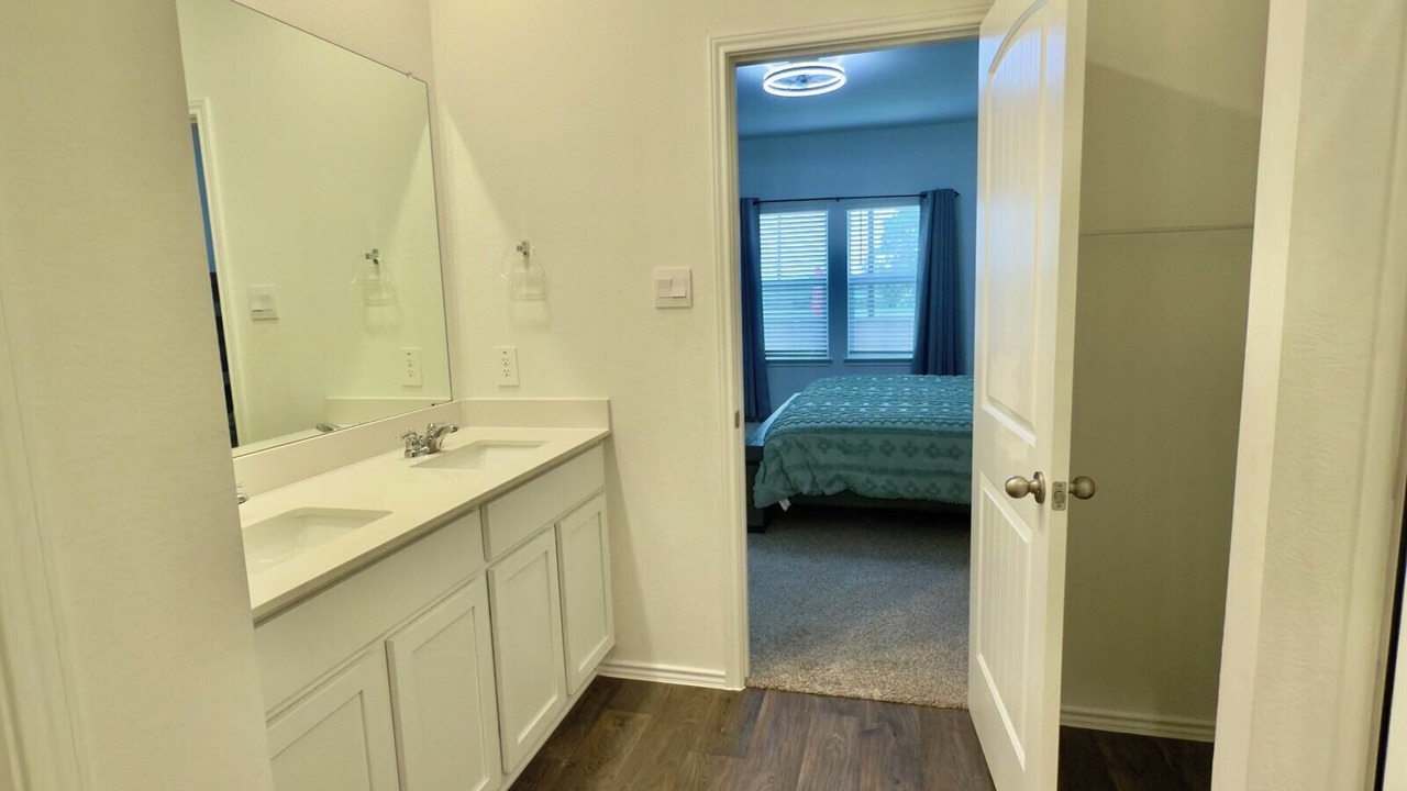 Photo of Bedroom in Kyle