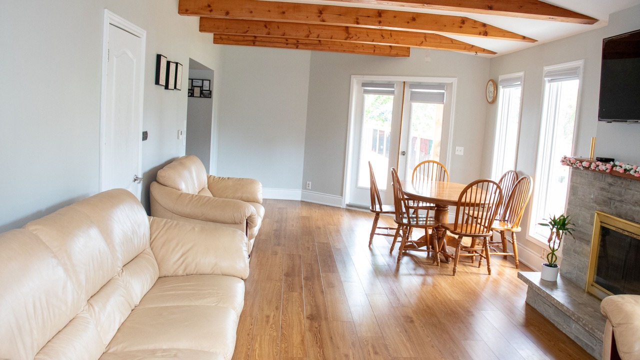 Photo of Livingroom in Caledon