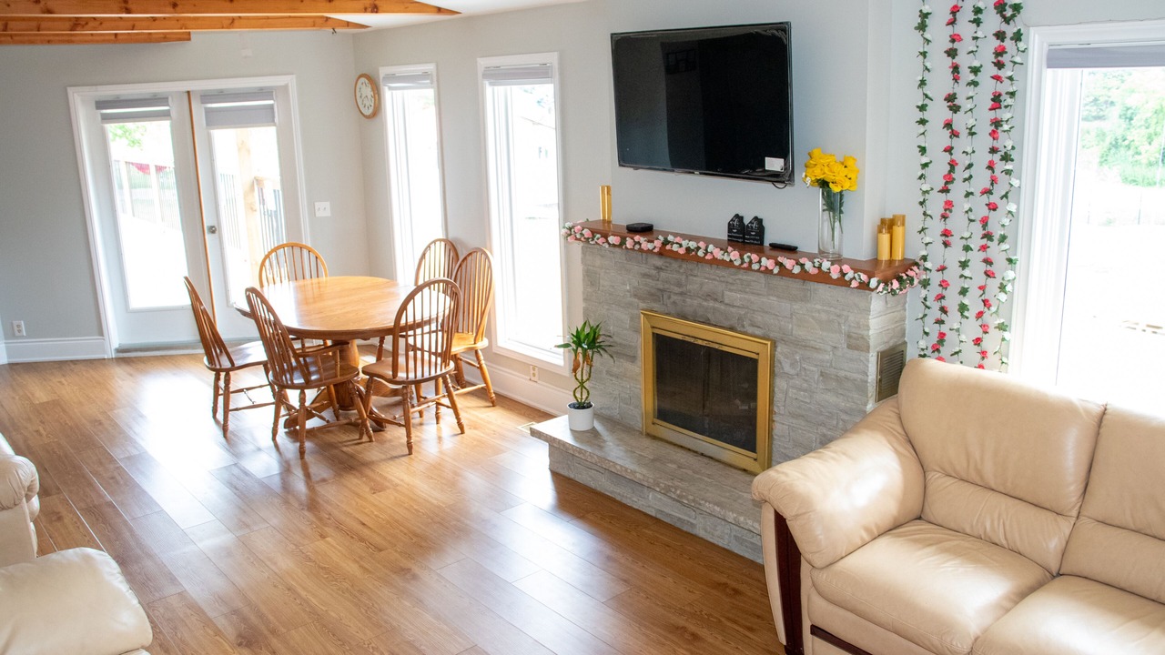 Photo of Livingroom in Caledon