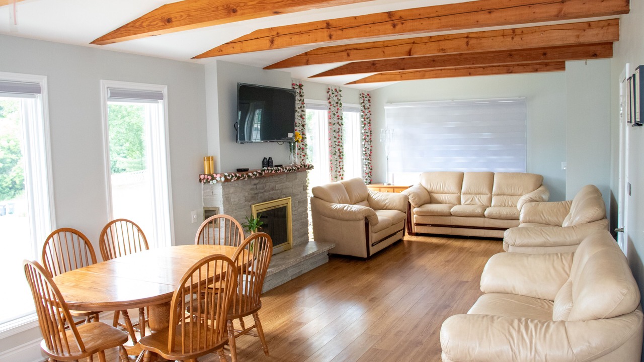 Photo of Livingroom in Caledon