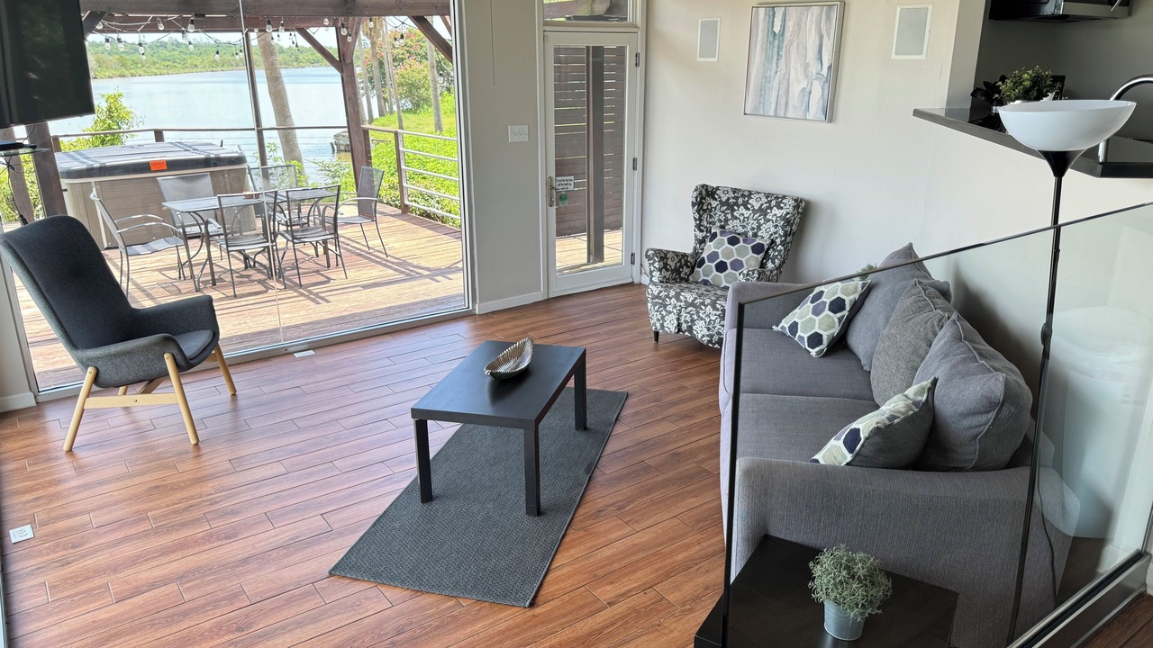 Photo of Livingroom in Barrett