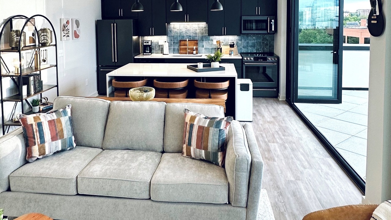 Photo of Livingroom in Music Row