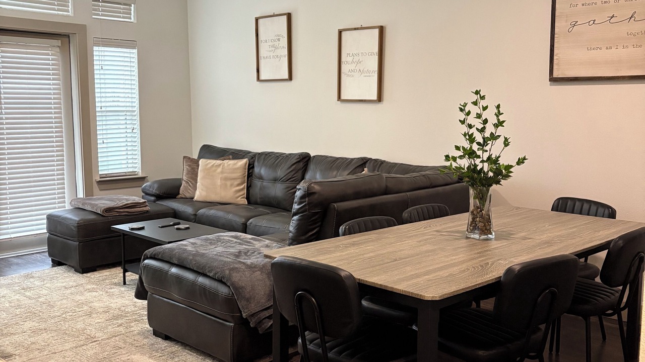 Photo of Livingroom in Farmers Branch
