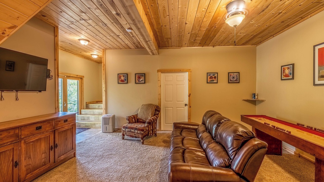 Photo of Livingroom in Mountain Base