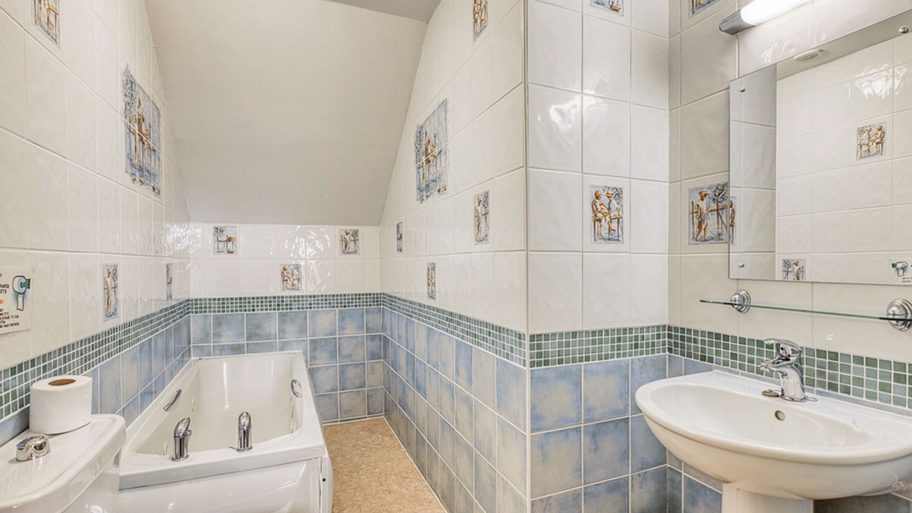 Photo of Bathroom in Beaworthy