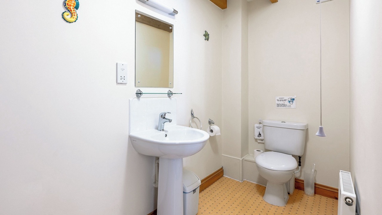 Photo of Bathroom in Beaworthy