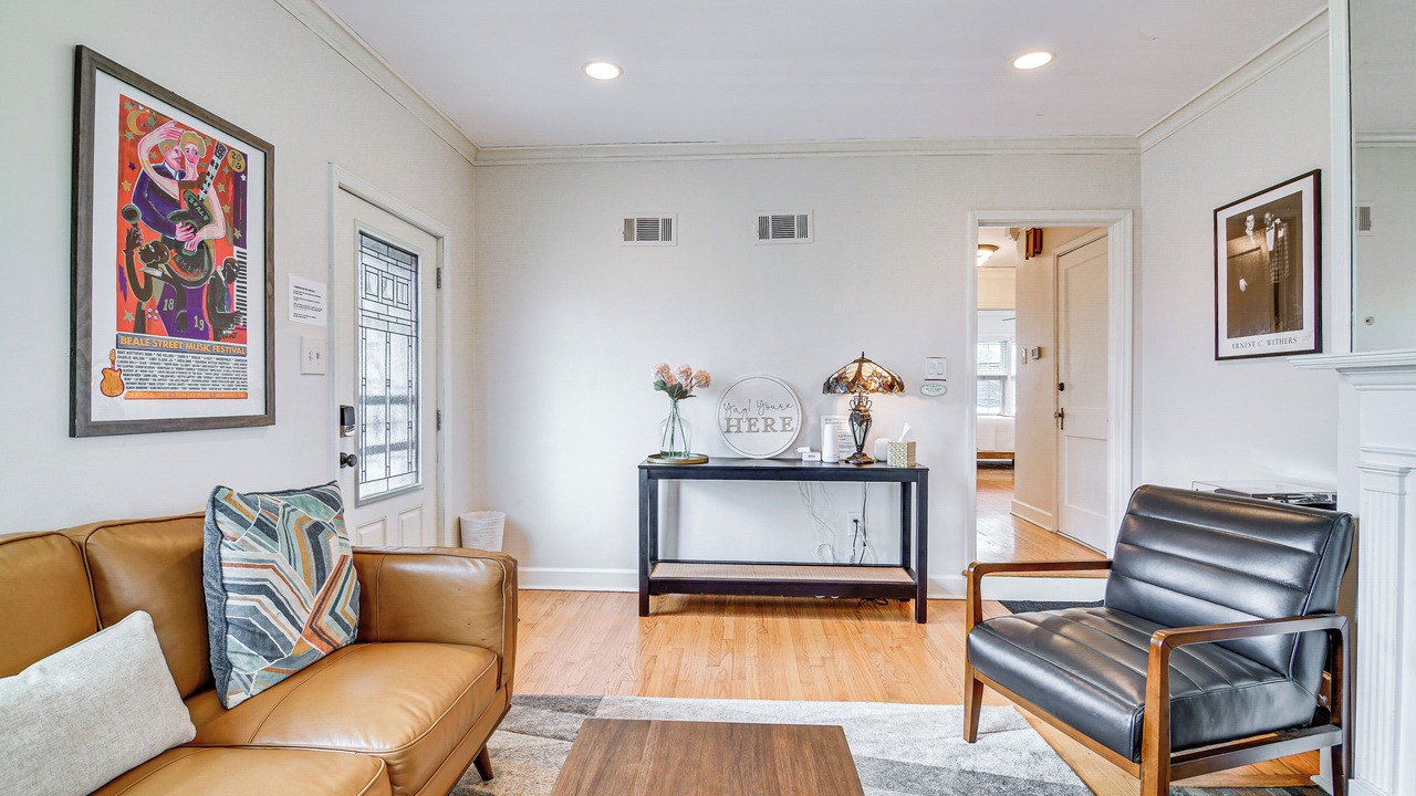 Photo of Livingroom in East Memphis