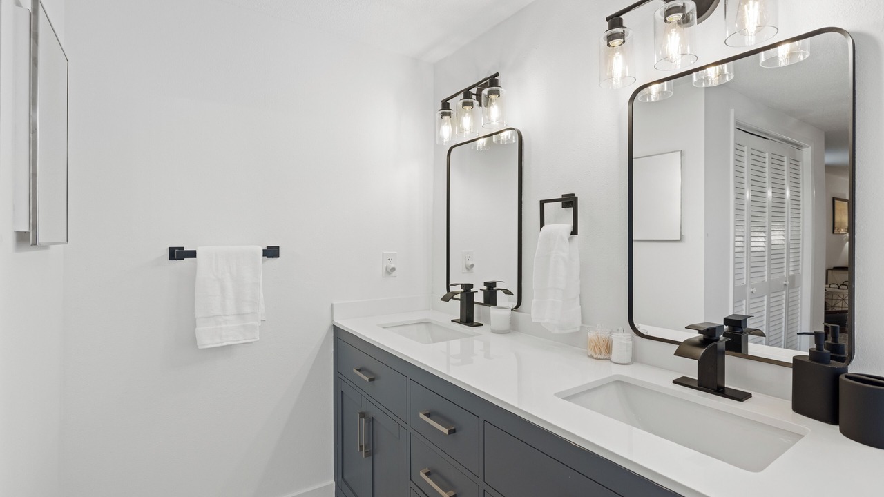 Photo of Bathroom in Gulf Gate Estates
