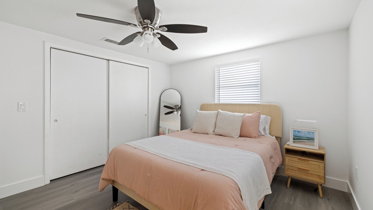 Photo of Bedroom in Gulf Gate Estates