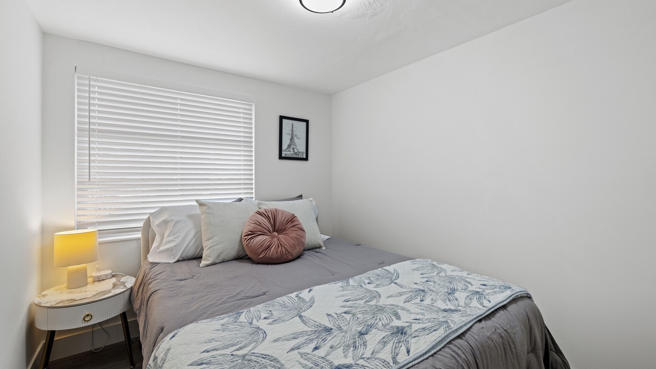 Photo of Bedroom in Gulf Gate Estates