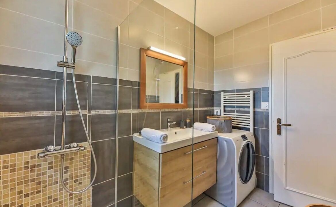Photo of Bathroom in Bouin