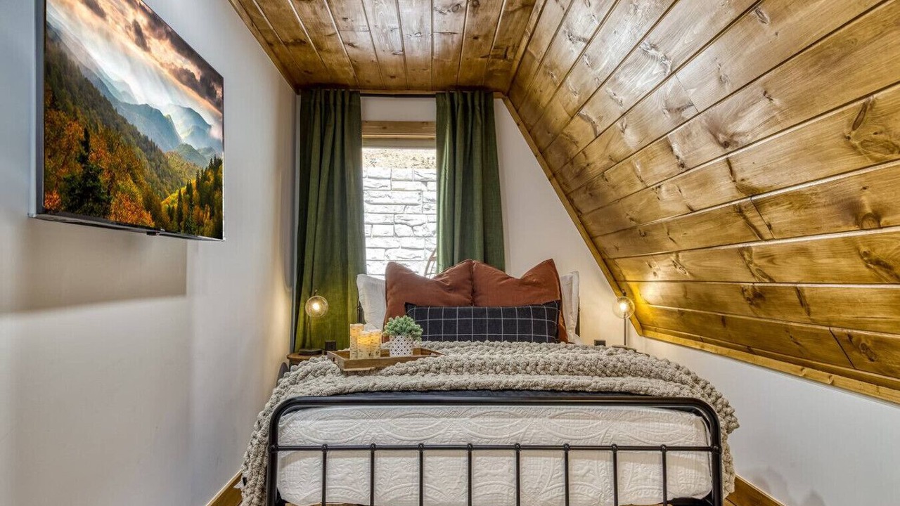 Photo of Bedroom in Lewis County