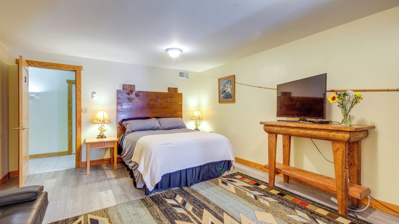 Photo of Others in Emigrant