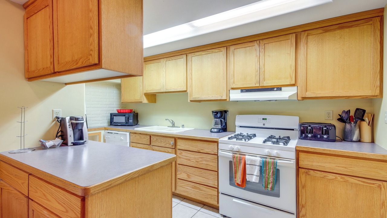 Photo of Others in Emigrant