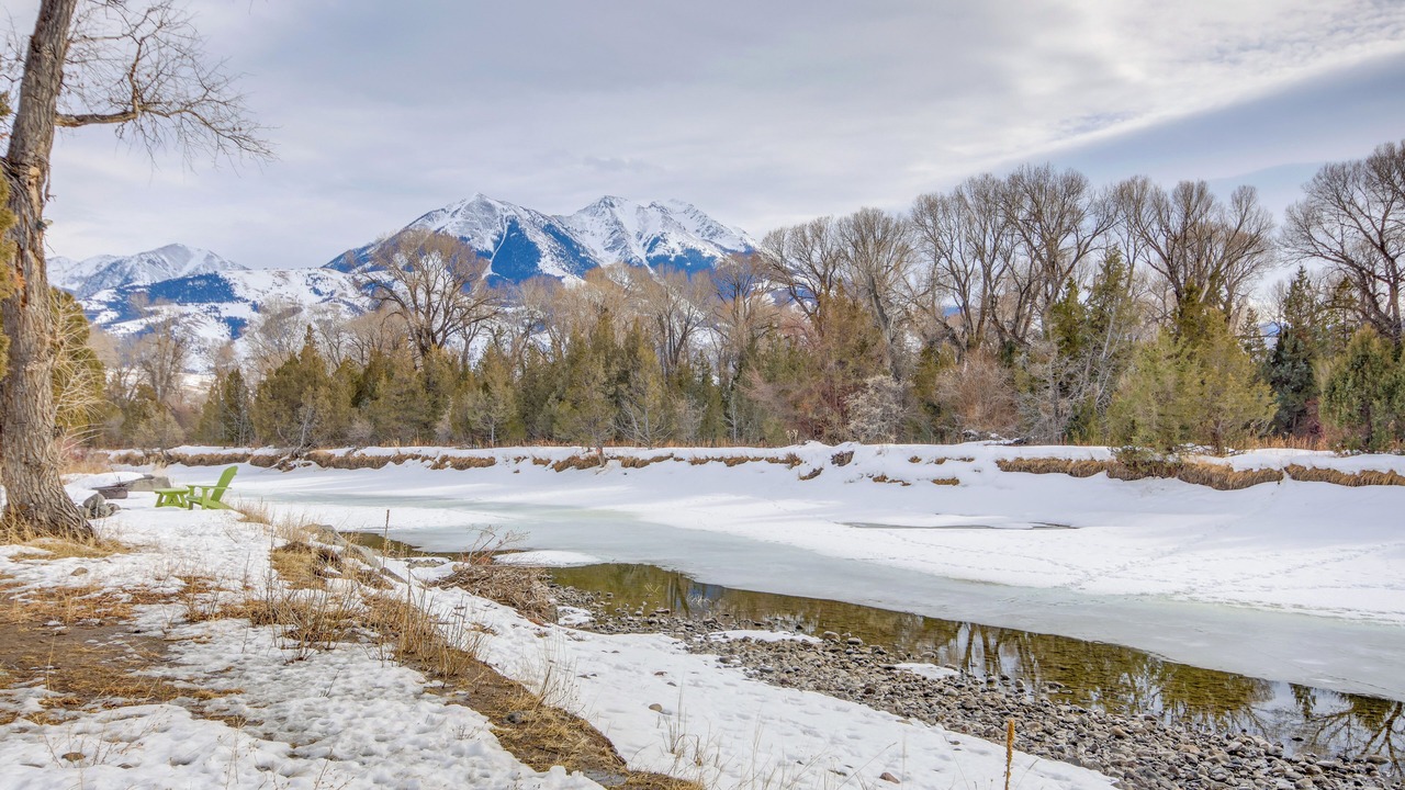 Photo of Others in Emigrant