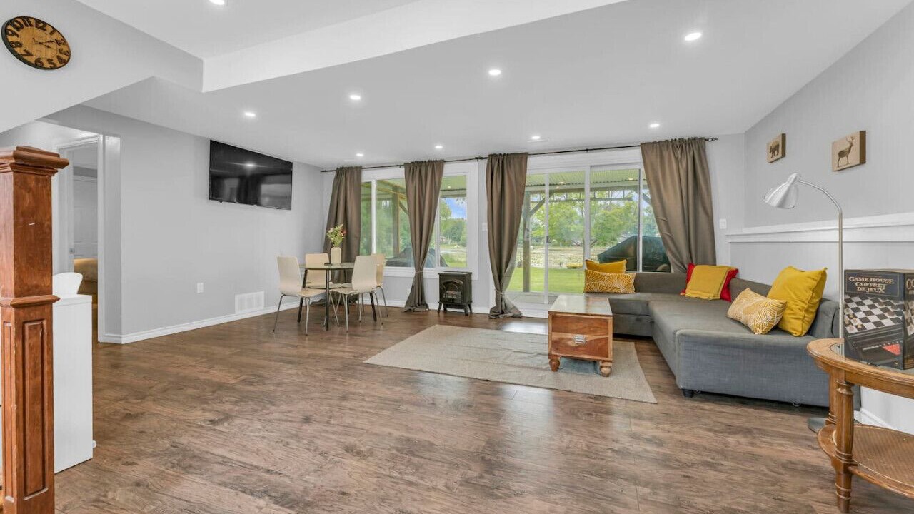 Photo of Livingroom in Kawartha Lakes