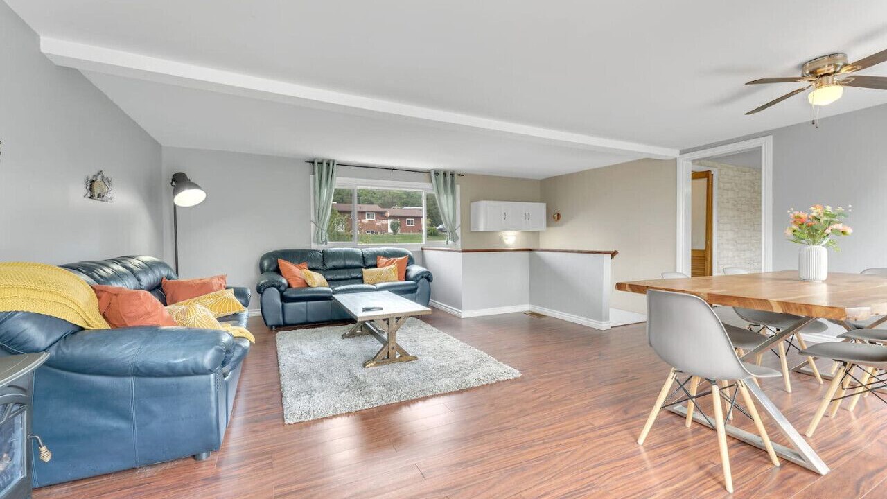 Photo of Livingroom in Kawartha Lakes