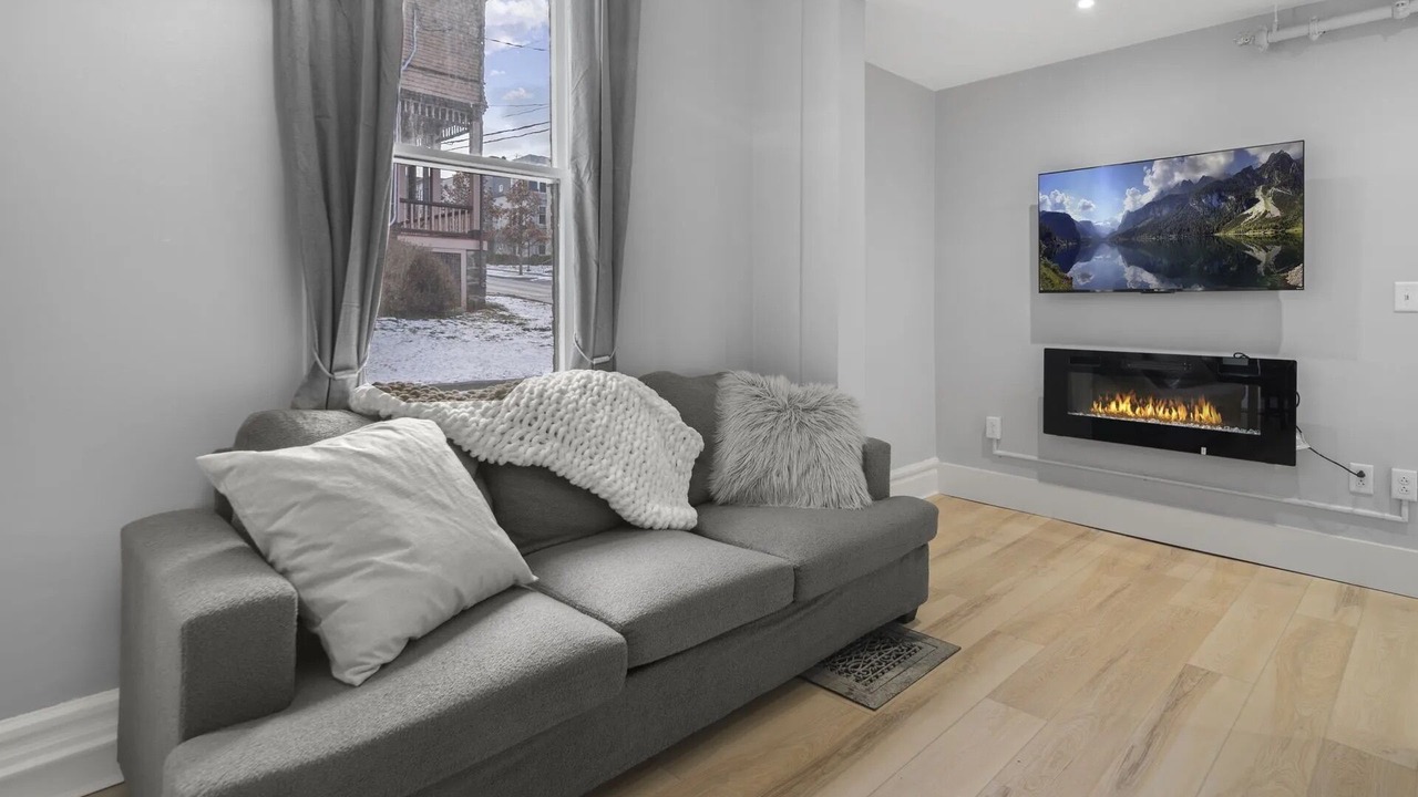 Photo of Livingroom in Collegetown