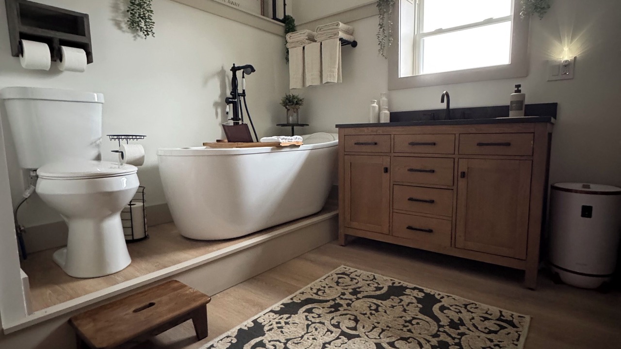 Photo of Bathroom in Painted Post