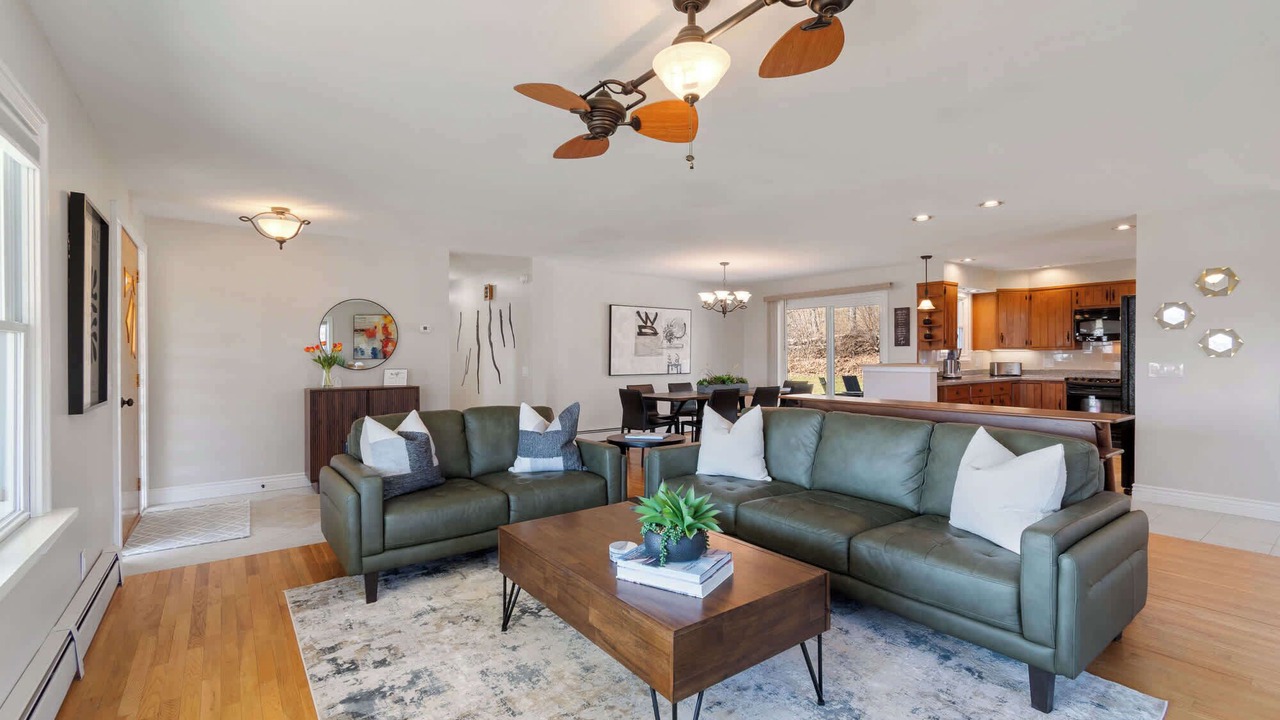 Photo of Livingroom in Town of Benton