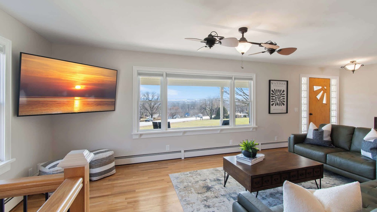 Photo of Livingroom in Town of Benton
