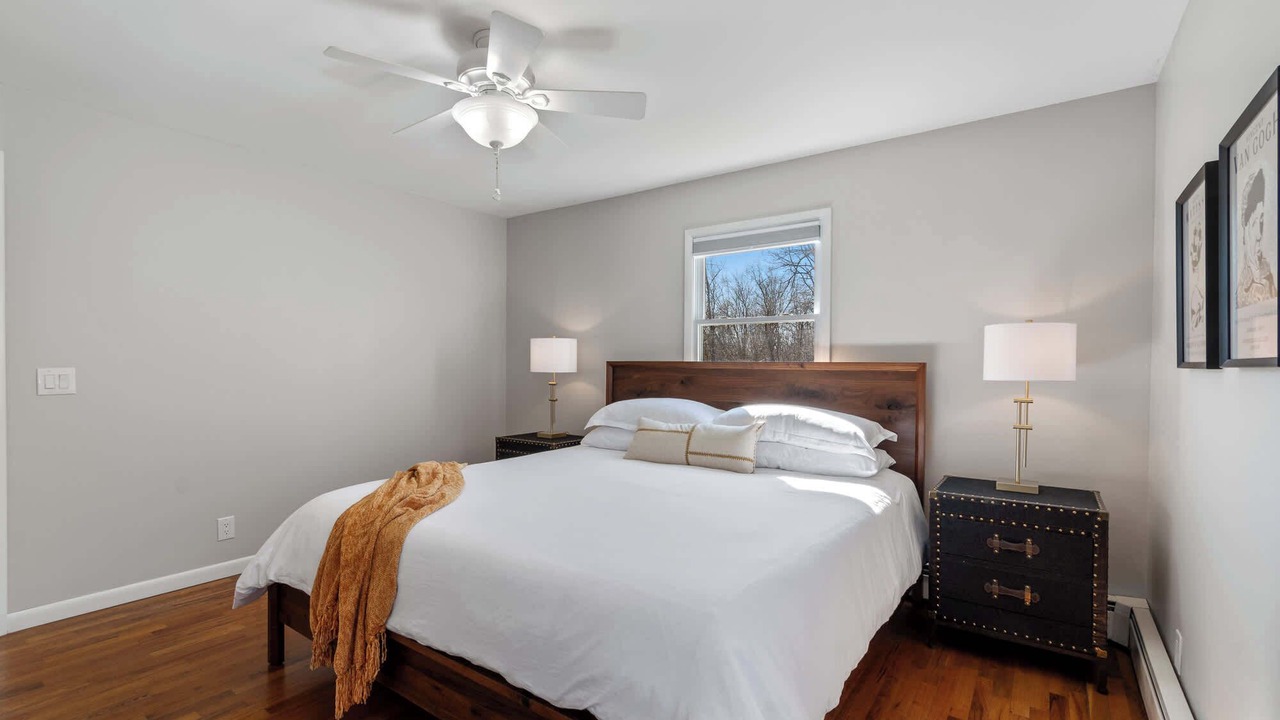 Photo of Bedroom in Town of Benton