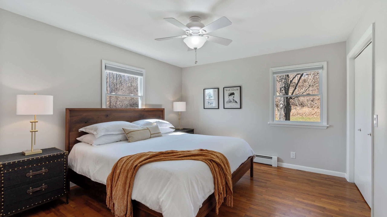 Photo of Bedroom in Town of Benton
