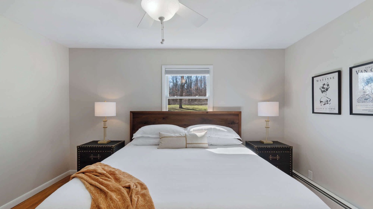 Photo of Bedroom in Town of Benton