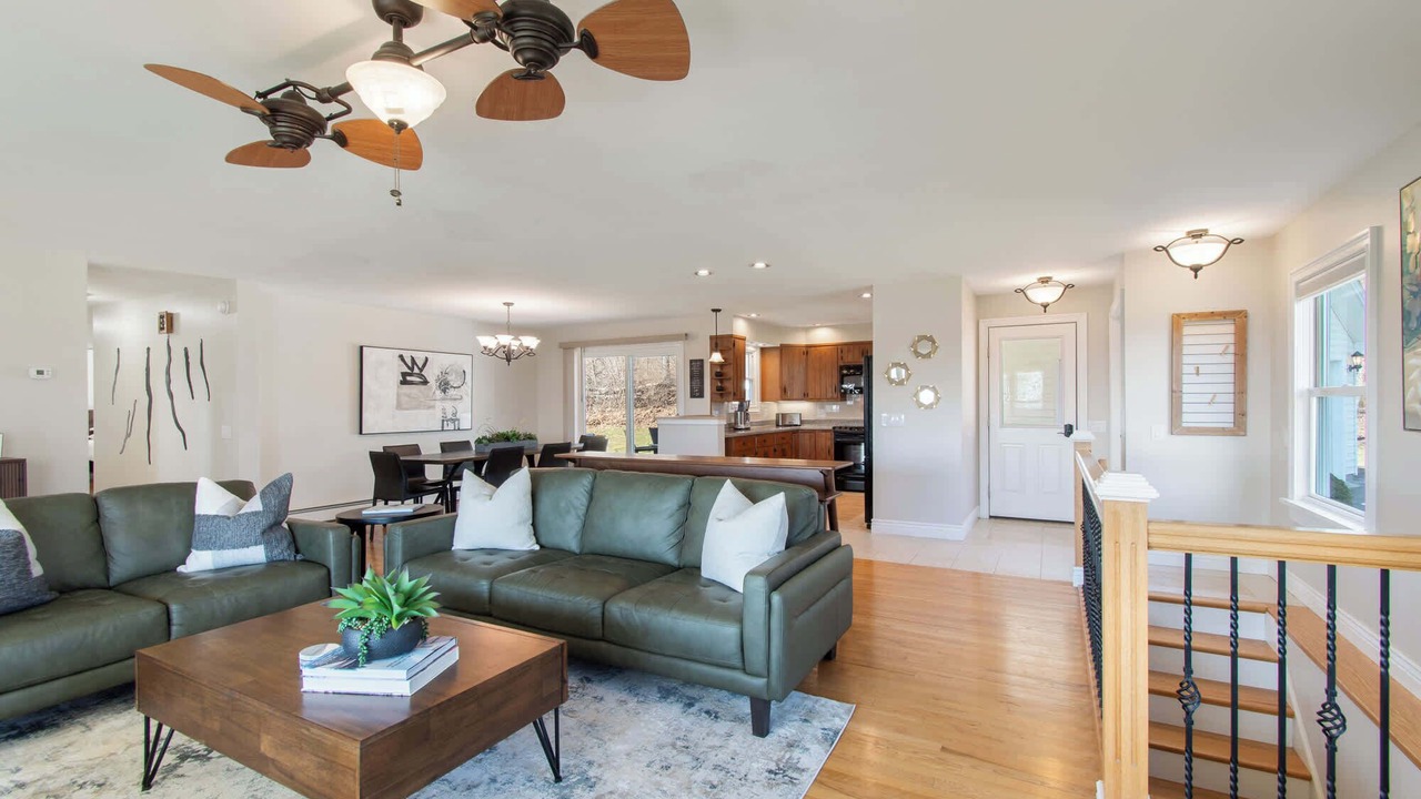 Photo of Livingroom in Town of Benton