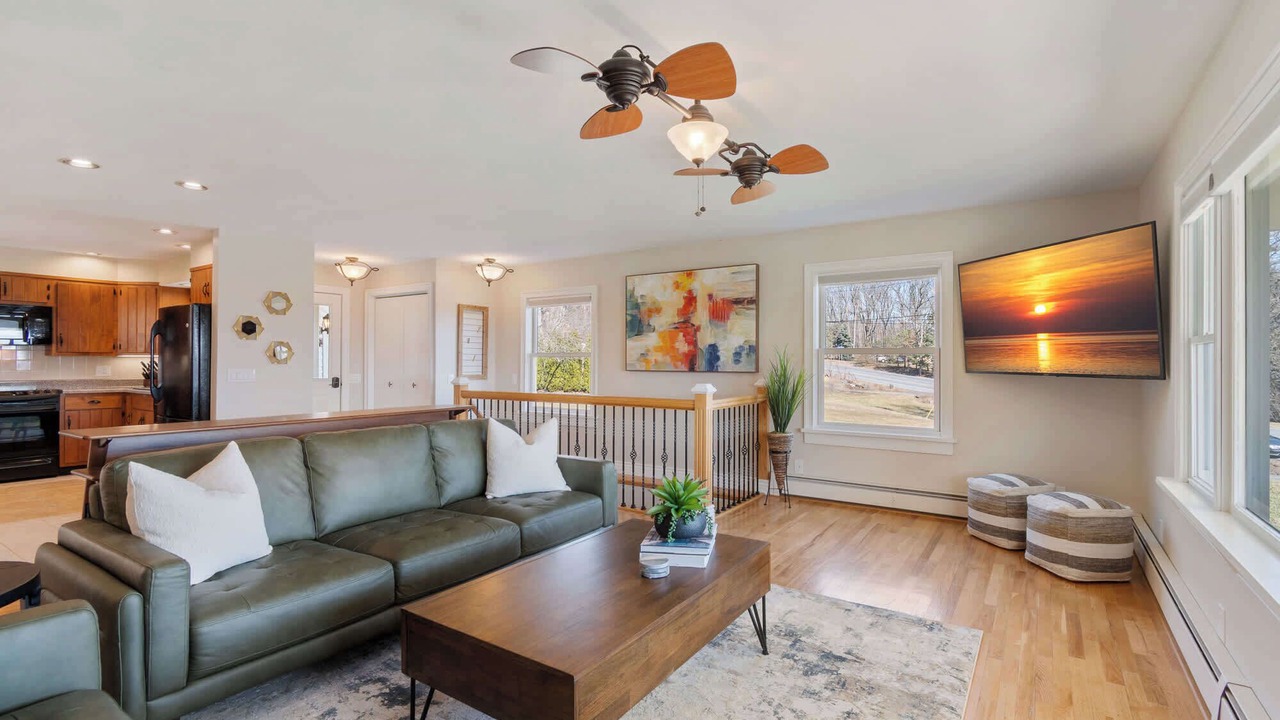 Photo of Livingroom in Town of Benton
