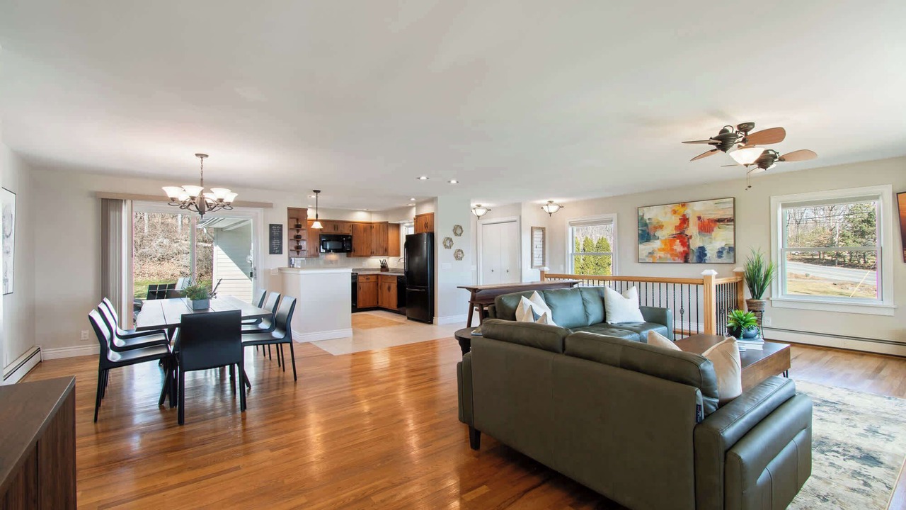 Photo of Livingroom in Town of Benton