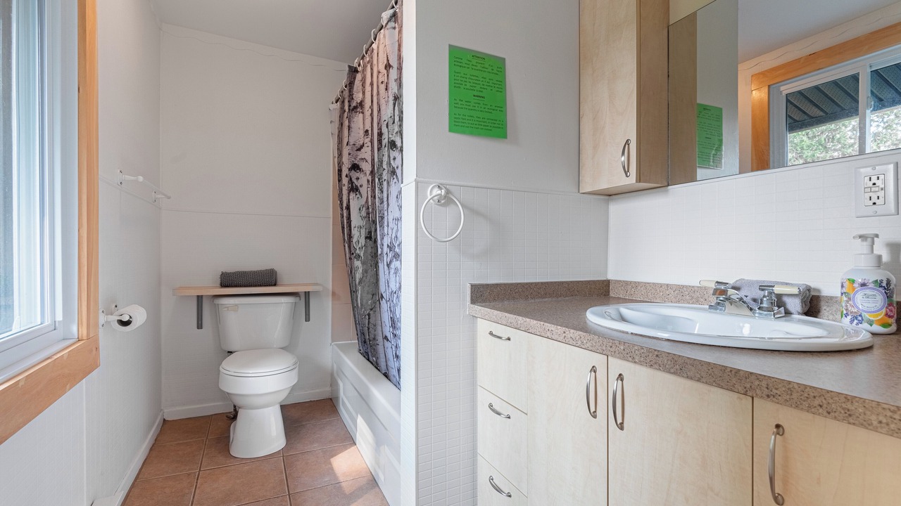 Photo of Bathroom in Les Pays-d'en-Haut Regional County Municipality
