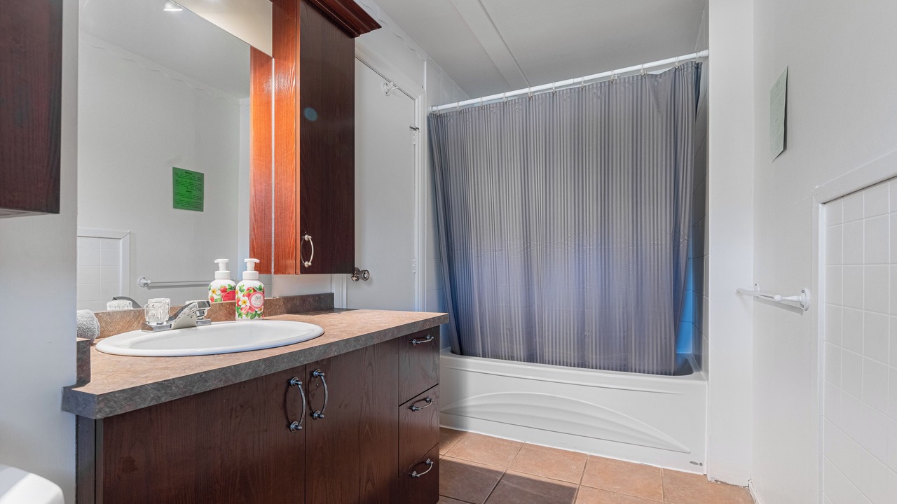 Photo of Bathroom in Les Pays-d'en-Haut Regional County Municipality