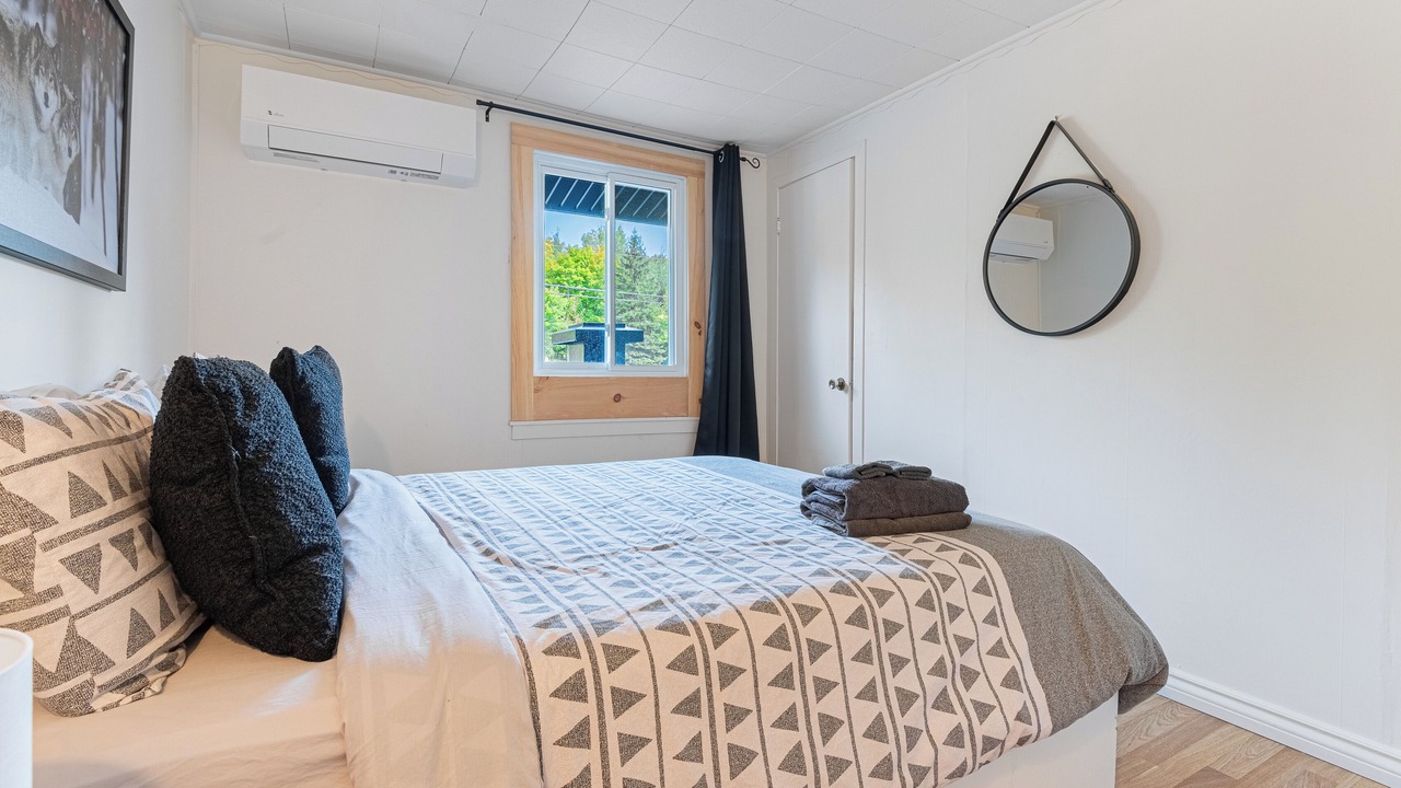 Photo of Bedroom in Les Pays-d'en-Haut Regional County Municipality